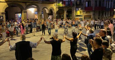 Solsona proposa aprendre a ballar i comptar sardanes a les fonts de la ciutat