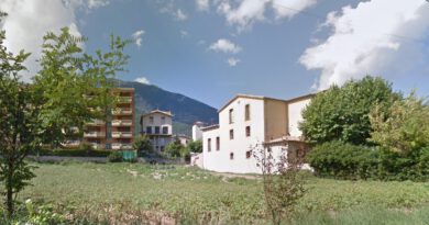 L’Ajuntament de Sant Llorenç compra el camp del costat del consistori i la casa de Cal Cametes a la parròquia L’Ajuntament de Sant Llorenç compra el camp del costat del consistori i la casa de Cal Cametes a la parròquia