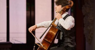 El violoncel·lista solsoní Gerard Flotats estrena un arranjament per a violoncel sol dels Goigs de la Mare de Déu del Claustre El violoncel·lista solsoní Gerard Flotats estrena un arranjament per a violoncel sol dels Goigs de la Mare de Déu del Claustre