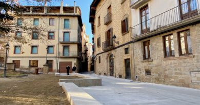 Reobren el carrer de Llobera després de les obres de pacificació i accessibilitat Reobren el carrer de Llobera després de les obres de pacificació i accessibilitat