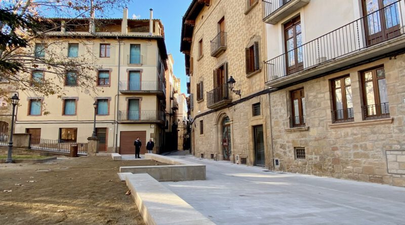 Reobren el carrer de Llobera després de les obres de pacificació i accessibilitat Reobren el carrer de Llobera després de les obres de pacificació i accessibilitat